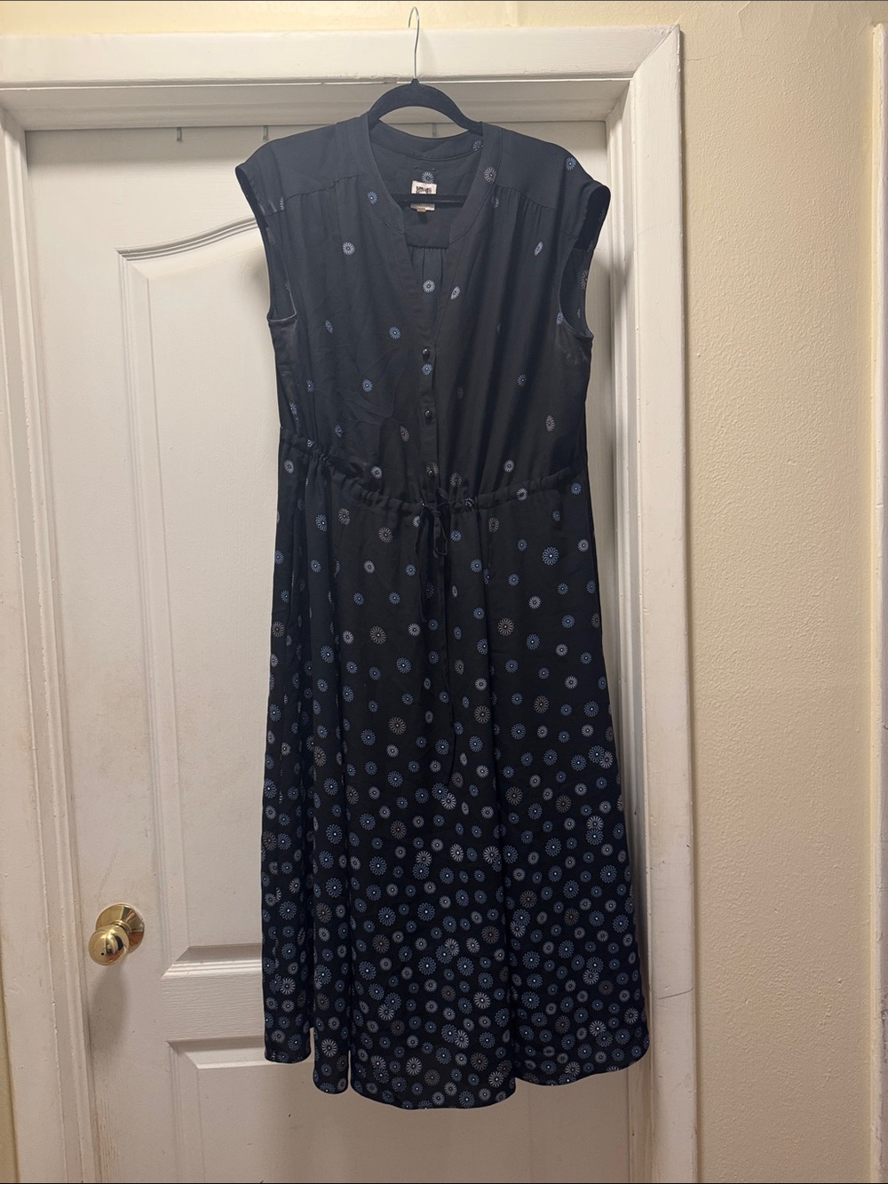 Anne Klein Black Sleeveless Dress with Blue Flower Detail. Travels great!